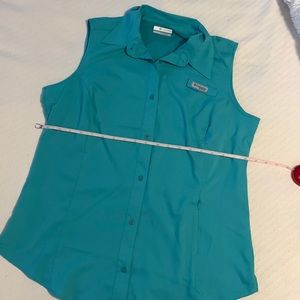 Columbia sleeveless top. Breathable. Turquoise